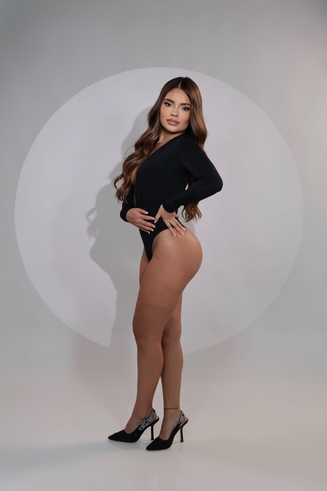Escort - VALENTINA - Ibiza Tops